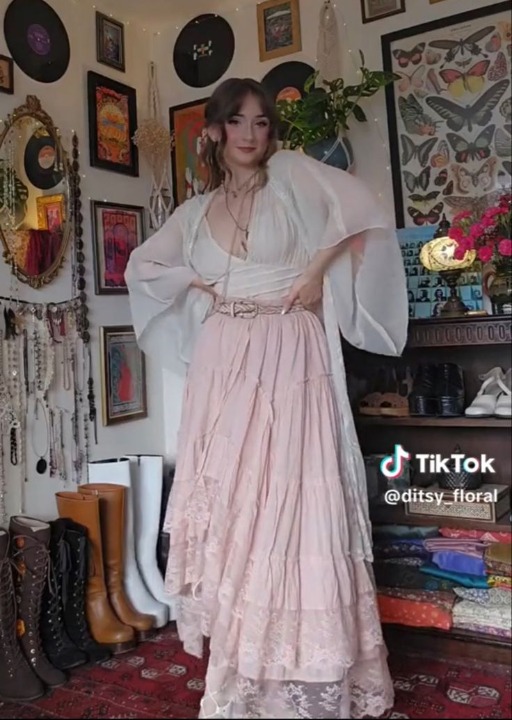 Pink Flowy Outfit, Pink Hippy Outfit, Pink Bohemian Outfits, Ethereal Outfit Ideas, Ethereal Summer Outfits, Pastel Boho Outfit, Pastel Hippie Outfits, Whimsical Fairy Outfit, Pink Fairy Aesthetic Outfit