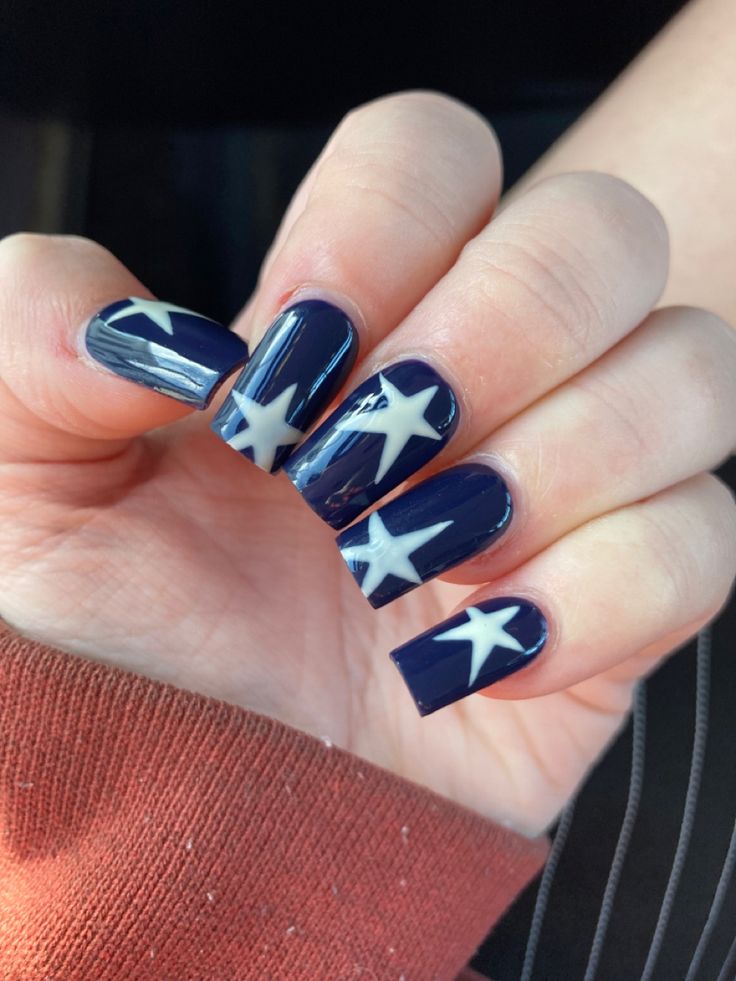 White Star Nails, Nail Art Designs For Beginners, Star Nail Designs, Disney Acrylic Nails, Blue And White Nails, Easy Nail Art Designs, Dark Blue Nails, Navy Nails, Navy Blue Nails