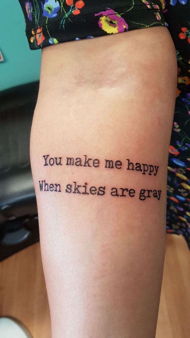 a woman's leg with a tattoo saying you make me happy when skies are gray