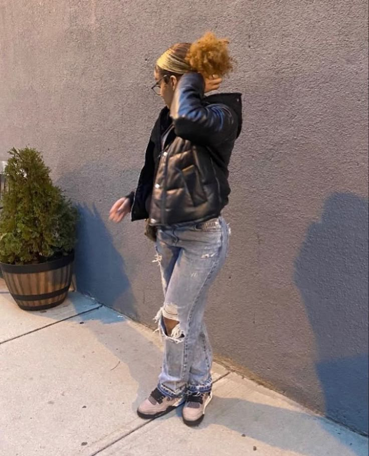 Taupe 4s Outfit, Gray Jeans Outfit Black Woman, Stacked Jeans Outfit Black Women, Tomboy Style Outfits, Swag Outfits For Girls, Cute Swag Outfits, Tomboy Fashion, Streetwear Fashion Women