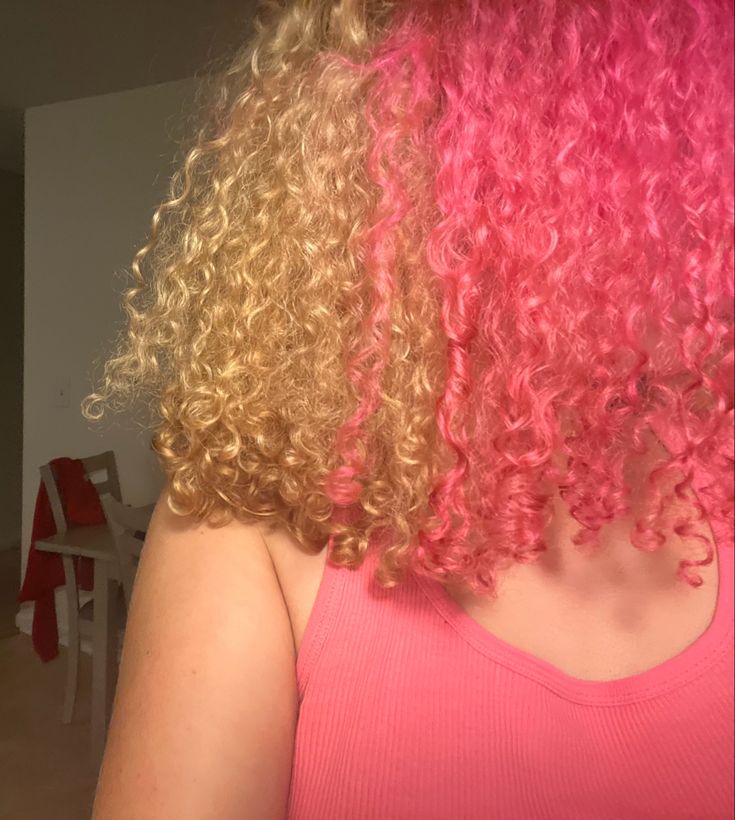 pink and blonde curly hair Honey Blonde Pink Peekaboo, Dyed Hair Pink And Brown, Pink And Honey Brown Hair, Cute Colors For Hair, Honey And Pink Hair, Pink On Curly Hair, Dyed Hair Ideas Curly, Dyed Hair Blonde And Brown, Honey Blonde Pink Hair