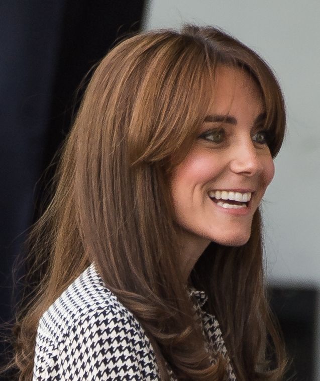 Kate Middleton's Bangs // A closer look at them: (http://www.racked.com/2015/9/17/9345175/kate-middleton-bangs-2015) Vévodkyně Kate, Düşes Kate, Herzogin Von Cambridge, Looks Kate Middleton, Kate Middleton Hair, Fall Hair Cuts, Princess Kate Middleton, How To Style Bangs, Catherine Middleton