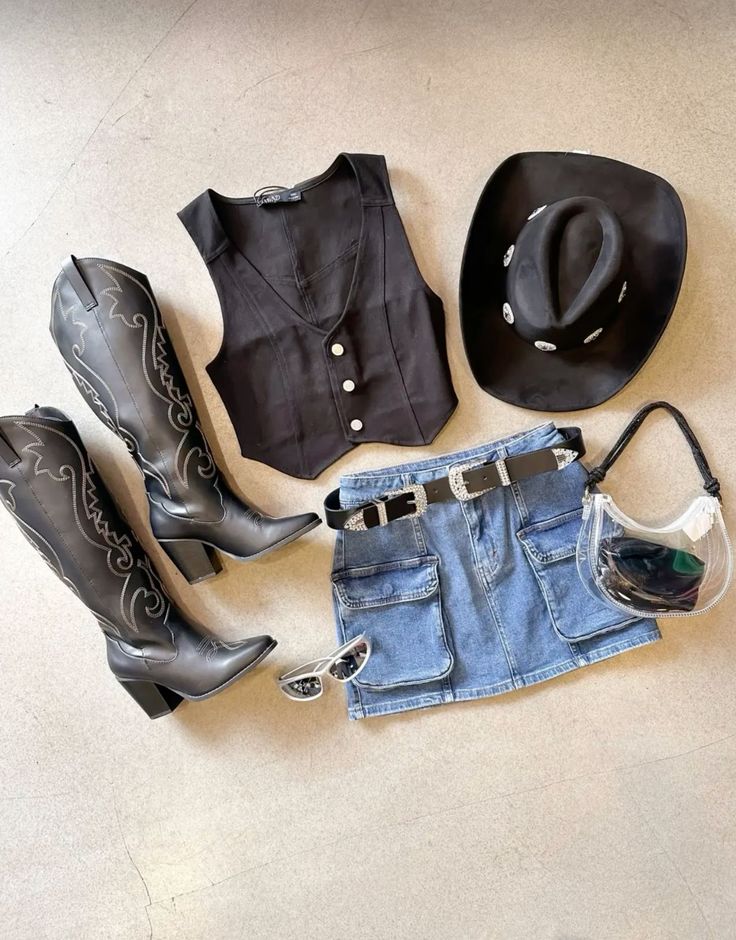 Texas Wine Country Outfit, Cute Cowgirl Concert Outfits, Americana Concert Outfit, Cowboy Hat Concert Outfit, Cowgirl Clubbing Outfits, Bad Bunny Outfits Ideas Concert 2024, Grunge Western Aesthetic, Railbird Outfits, Junior H Outfit Concert