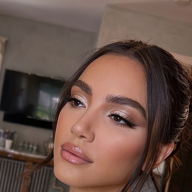 MAKEUP BY JENNIFER on Instagram: "Yesterdays stunning bride Marianna 🤍 she requested a timeless natural bridal makeup look! What do we think   Makeup @mua_jennifer  Hair @beautybypashka   #makeupbyjennifer" Snatched Bridal Makeup, Make Up For Wedding Maid Of Honor, Bronzed Bride Makeup, Make Up Looks Natural Brown Eyes, Brown Hair Brown Eyes Bridal Makeup, Bridemaids Makeup Simple Brown Eyes, Wedding Makeup For Brown Eyes Bridal Natural Looks, Soft Glam Bridal Makeup Brunette, Brunette Bridal Makeup Brown Eyes