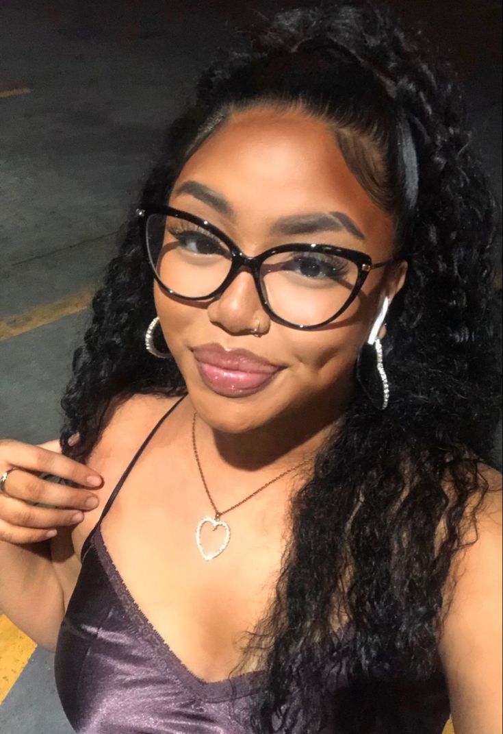 Eye Glasses For Black Women, Big Cat Eye Glasses Frames, Baddie Eyeglasses, Glasses Inspiration Oval Face, Black Women In Glasses, Big Glasses Frames Round Face, Aesthetic Black Glasses, Glasses Frames Black Women, Classy Glasses Frames For Women