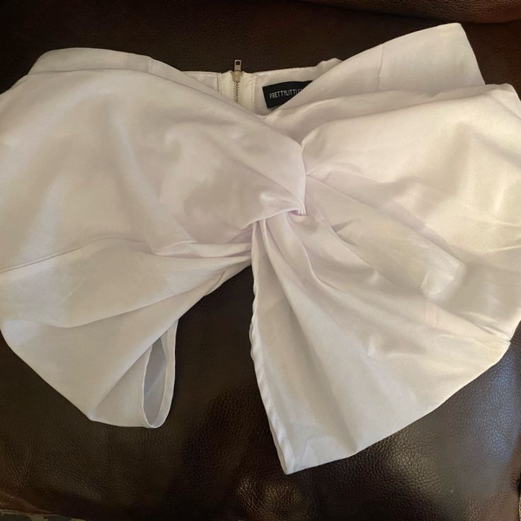 Never Worn Before Pretty Little Thing Chic White Tube Top For Day Out, Chic White Tube Top For Spring, Chic Strapless Tops With Bow, Chic White Tube Top, White Bow Crop Top For Summer, Chic Bow Crop Top For Spring, Chic Spring Crop Top With Bow, Bandeau Cotton Tops For Party, Cotton Bandeau Tops For Party