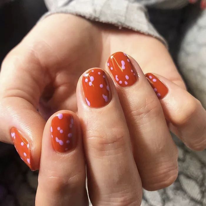 Subtle Fun Nails, Nail Design Half And Half, Simple Modern Nail Art, Nail Art Shellac Design, Creative Manicure Ideas, Diy Nail Polish Designs Easy, Normal Polish Nail Art, Simple Two Color Nails, Simple Graphic Nails