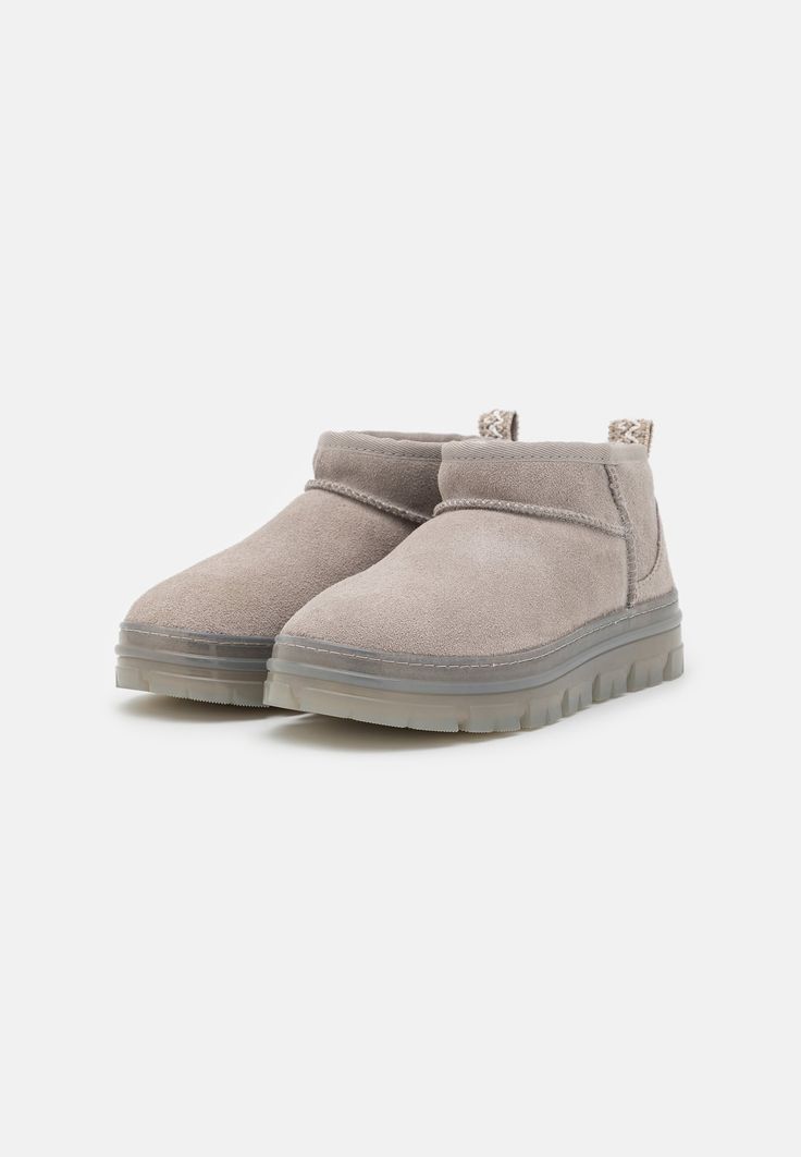 Clear Ankle Boots, Clear Boots, Clear Winter, Ugg Classic Ultra Mini, Ugg Classic, Campfire, Winter Boots, Ankle Boot, Ankle Boots