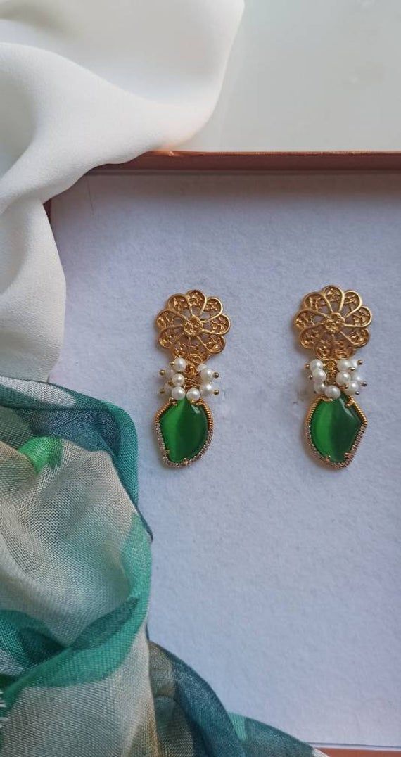 Baroque earrings made of: - Baroque pearls (6 mm), white color; - Geometric Chrysoberyl stones (20 mm x 15 mm), green color; - Brass filigree earrings, round shape Lenght : 4 cm / 1,57 inches * SHIPPING * Your order will be shipped within 1-3 business days from your purchase. You can choose between 2 shipping methods: STANDARD SHIPPING (without tracking) or REGISTERED MAIL (with tracking). * GIFT PACKAGING * If you want the gift box, you can buy it during your order. We will package your jewel i Elegant Green Pearl Earrings For Celebration, Elegant Green Pearl Earrings For Festive Occasions, White Pearl Drop Danglers For Gift, Green Teardrop Jewelry With Pearl Drop, White Pearl Drop Danglers As A Gift, Green Teardrop Pearl Drop Jewelry, Green Teardrop Clip-on Earrings For Formal Occasions, Green Drop Earrings For Celebration, Green Drop Earrings For Anniversary