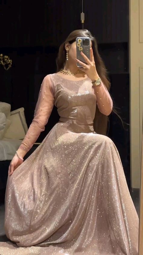 Pakistani Dresses Party Wear, Party Wear Pakistani, Moonlight Dress, Simple Dress Casual, Party Wear Gowns, Long Frock Designs, Pink Gown, Desi Fashion Casual, Pakistani Fancy Dresses