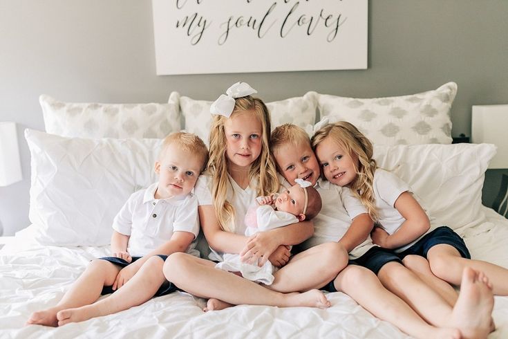 5 Sibling Photography, 5 Kids Family, Kids Family Pictures, Newborn Sibling Pictures, Sibling Pics, Utah Pictures, Siblings Photography, Sibling Photography Newborn, First Baby Pictures