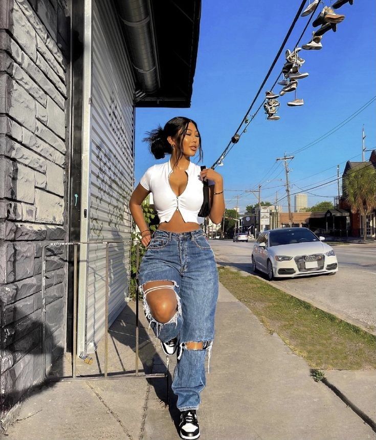 High Rise Baggy Jeans, Baggy Jeans Women, Vibes Outfit, Drip Drip, Instagram Baddie, Streetwear Fits, Chill Fits, Insta Pictures, Tomboy Style Outfits