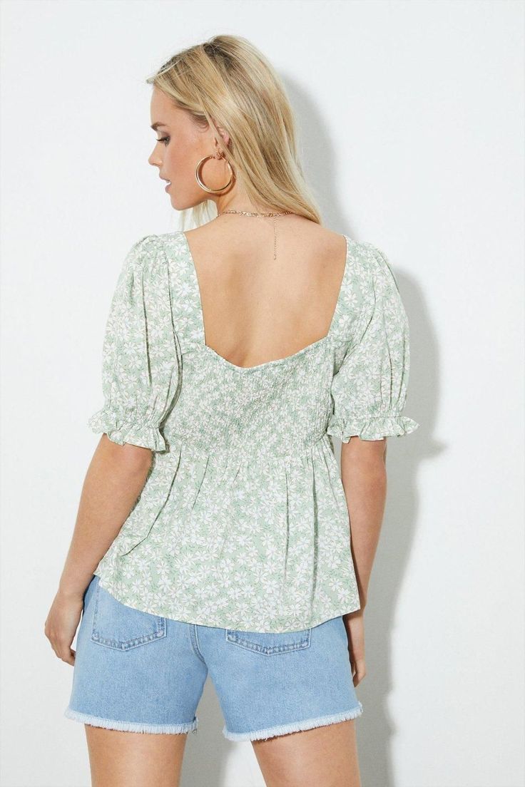 Cami or blouse? Shirt or bodysuit? Whatever you're after, our women's tops have you covered for every event in the social calendar. From casual fits to elevated styles for special occasions, we make it easy to nail the �jeans and a nice top' look. Think puff sleeves, pretty prints, wrap silhouettes and so much more. Style: Petite Green Floral Shirred Smock TopLength: Approx. 55cmFit: RegularIdeal for: CasualDesign: Square Neck Social Calendar, Petite Blouses, Smock Top, Pretty Prints, Casual Design, Blouse Shirt, Dorothy Perkins, Casual Fits, Women's Tops