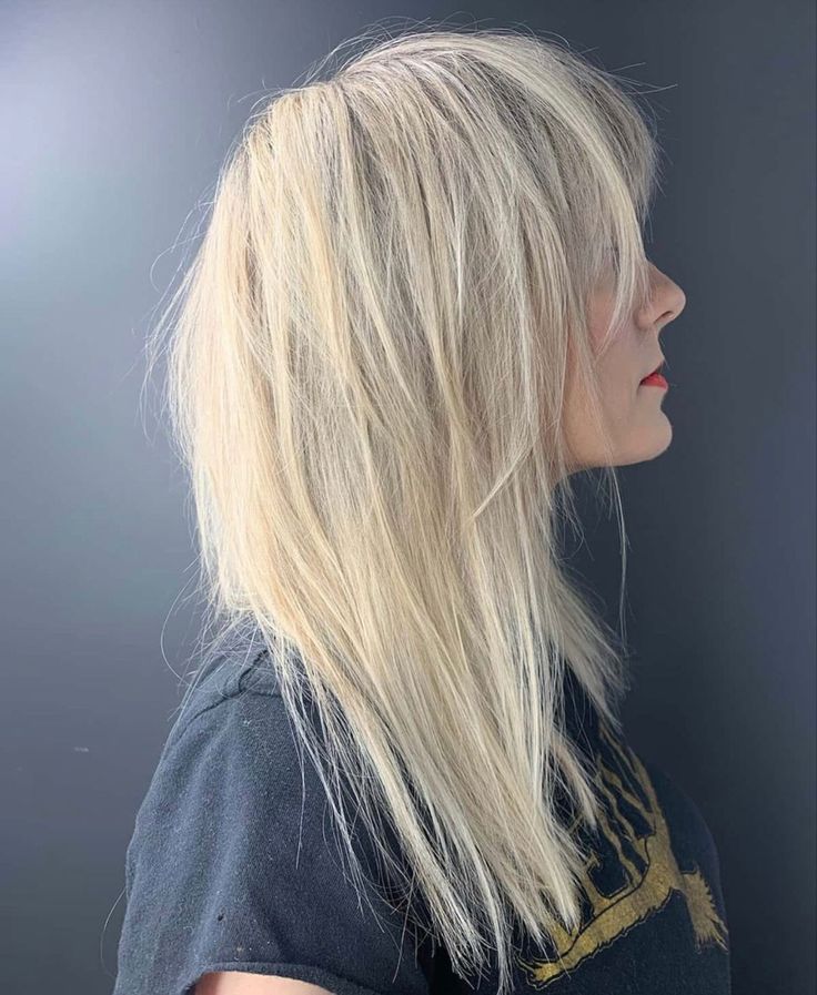 Modern Shag Haircut, Shaggy Long Hair, Medium Shag Haircuts, Long Shag Haircut, Cool Hairstyles For Girls, Short Hair Lengths, Shag Hairstyles, Hair Tattoos, Haircuts Straight Hair