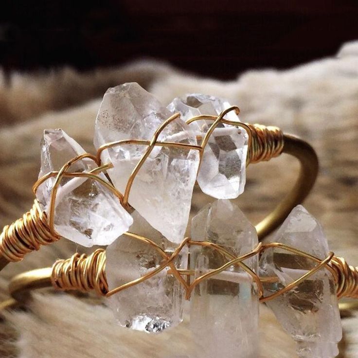 Crystal Point Clear Quartz 18K Gold Wrapped Cuff Bangle Bracelet Raw Stone Bracelet, Raw Clear Quartz, White Quartz Crystal, Brass Cuff, Precious Gemstones Jewelry, Wire Wrapping Crystals, Wire Wrapped Bracelet, Open Bangle, Cuff Bangle Bracelet