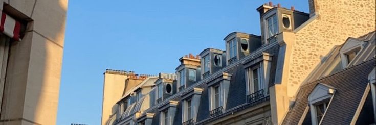 an image of a building that looks like it is in the middle of the day