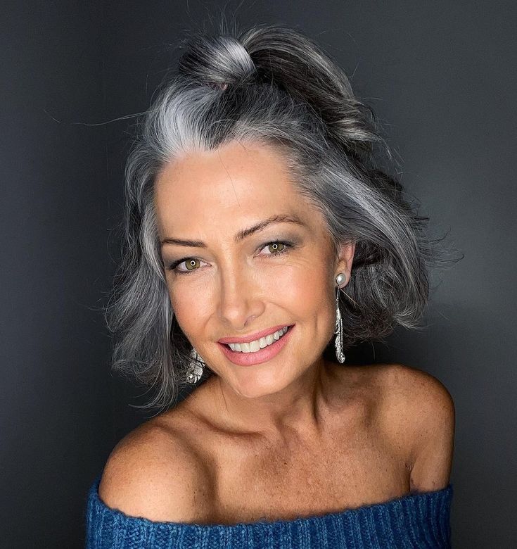 Grey Hair And Makeup, Grey Hairstyles, Grey Hair Looks, Grey Hair Care, Silver Haired Beauties, Grey Hair Over 50, Grey Curly Hair, Grey Hair Transformation, Grey Hair Inspiration