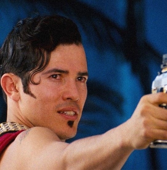 Paris Romeo And Juliet, Tybalt Romeo And Juliet, Professor Utonium, Romeo Juliet 1996, Juliet 1996, John Leguizamo, Baz Luhrmann, Rowdyruff Boys, Man And Wife