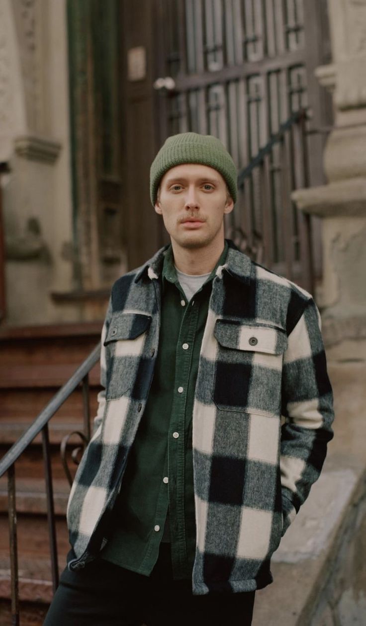 Green Flannel Outfit Men, Flannel Men Outfit, Oversized Flannel Outfit, Men Flannel Outfits, Flannel Jacket Outfit, Green Flannel Outfit, Checkered Shirt Outfit, Plaid Jacket Outfit, Mens Street Style Winter