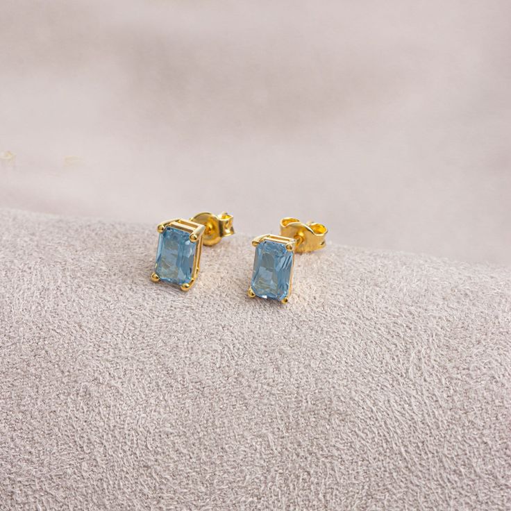 Aquamarine stone encourages its bearer. It reduces stress thanks to its calming energies. Our 14-karat solid gold and rectangular cut aquamarine earrings are suitable for daily use with their special design and are stylish jewelry that you can use on your special days and gift them to your loved ones. A stylish jewel for you and your loved ones. Time to pamper yourself and your loved ones... Aquamarine is the birthstone for those born in March. 🤍🤍 Special gifts for your special moments. We pro Gift Blue Topaz Birthstone Earrings, Yellow Gold Blue Topaz Earrings For Gift, Born In March, Aquamarine Earrings, March Birthstone, Birthstone Gifts, Aquamarine Stone, March Birth Stone, Stylish Jewelry