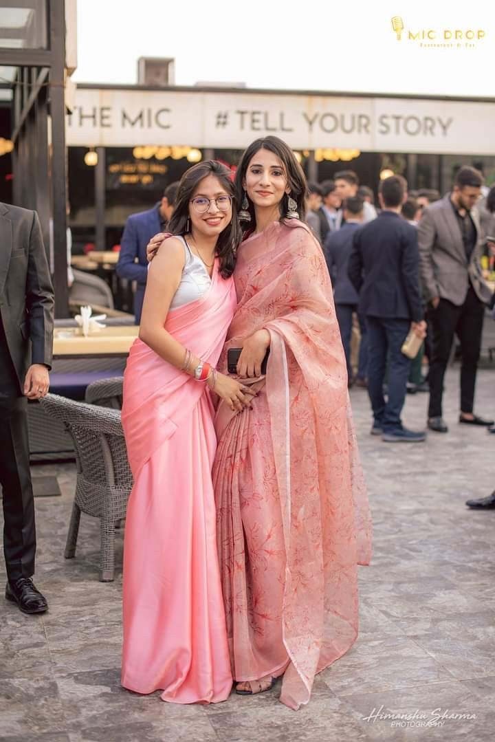 Fairwell Saree Look, Farewell Party Saree Ideas, Freshers Party Outfit College Indian Saree, Convocation Outfit Graduation Saree, Ethnic Day Outfits College Saree, Saree For Traditional Day In College, Ethnic Day Saree Outfits College, Saree Styles For Farewell College, College Saree Look