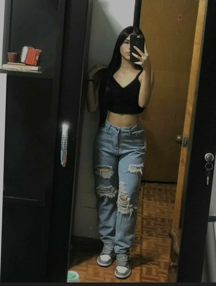 Egirl Fashion, Velvet Flare Pants, Velvet Flares, Casual School Outfits, Fitness Inspiration Body, Selfie Ideas Instagram, Trendy Summer Outfits, Basic Outfits, Baddie Outfits