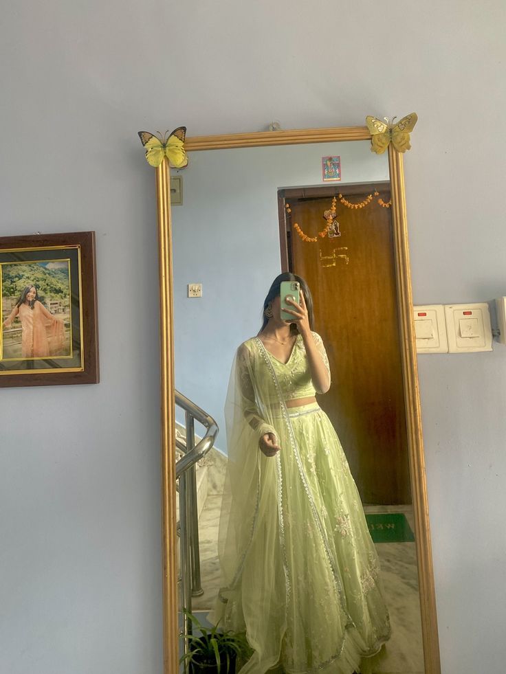 Lehenga Mirror Selfie, Traditional Dresses Indian, Nepal Clothing, Indian Dress Up, Desi Love, Indian Bridal Photos, Indian Bridal Lehenga, Best Friend Poses, Casual Indian Fashion