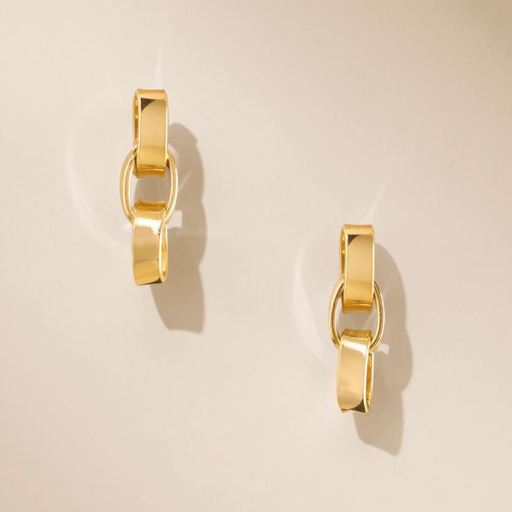 Discover effortless elegance with our Luna Link Earrings. Made from sterling silver and finished with 14K gold plating, these refined drops bring a touch of modern sophistication to any outfit. Versatile and chic, they are perfect for both daily wear and special moments. Product Details: Made from 14K gold plated .925 sterling silver Measures approximately 0.75" total length Post & Friction Triple Oval Link Drop Earring AL200130V Made in Italy Luxury Jewelry Brands, Link Earrings, Italian Jewelry, Cuff Rings, Effortless Elegance, Earring Sale, Drop Earring, Special Moments, Chain Pendants