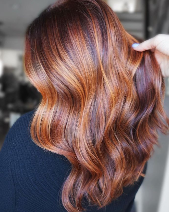 Hair Color Ideas For Red Heads Balayage, Copper Hair Color Dark Roots, Copper Hair With Gold Highlights, Copper Boliage Hair, Copper Gold Highlights On Brown Hair, Chocolate Hair With Copper Highlights, Golden Copper Highlights On Brown Hair, Winter Hair Color Ideas For Red Heads, Baylage Copper Hair