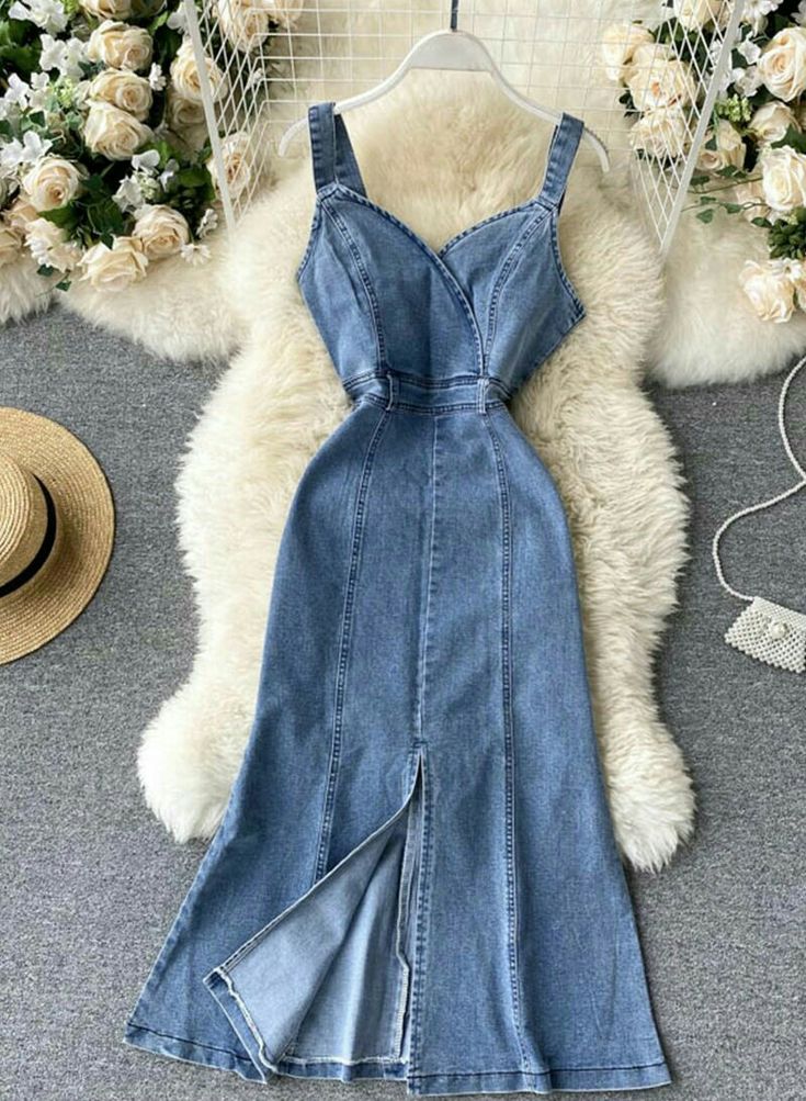 Blue Jeans Dress Outfit, Elegant Denim Dress, Denim Fashion Women Dresses, How To Style A Denim Dress, Long Denim Dress Outfit, Demin On Denim Outfit, Diy Denim Dress, Denim Summer Outfits, Denim Dress Outfit Summer