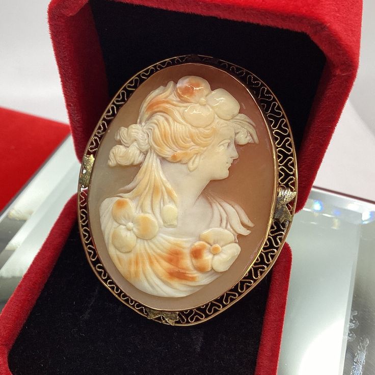 Antique Carved Brooches For Weddings, Heirloom Cameo Brooch For Wedding, Heirloom Cameo Brooches For Weddings, Heirloom Cameo Wedding Brooch, Antique Cameo Brooches For Wedding, Classic Cameo Brooches For Wedding, Carved Yellow Gold Brooches For Wedding, Antique Yellow Gold Wedding Brooches, Antique Oval Wedding Brooches