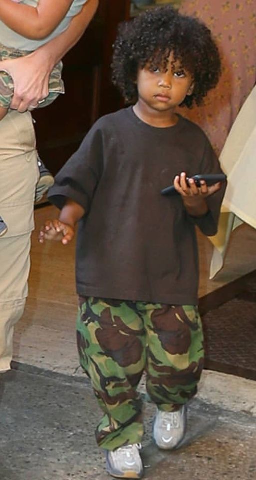 Saint West Outfits, Swag Kids, Boy And His Dog, Baby Boy Outfits Swag, Mode Turban, Lil Boy, Baby Fits, Foto Baby, Camo Pants