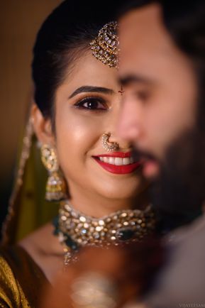 Hairstyle For Round Face, Engagement Portraits Poses, Hairstyles For Round Face, Marriage Poses, Bride Groom Photoshoot, Indian Bride Poses, Indian Bride Photography Poses, Indian Wedding Poses, Bride Photos Poses