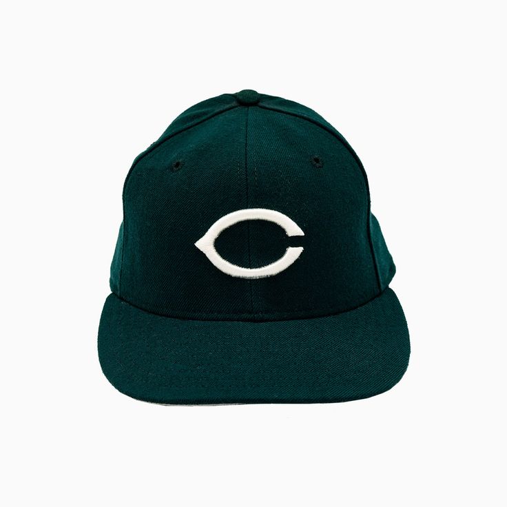 Take your game-day look to the next level with the New Era Cincinnati Red MLB 59FIFTY Fitted Hat. Crafted with top-notch materials, this hat offers comfort, style, and toughness. Rock your team pride while keeping calm and shaded from the sun. It's a must-have for any dedicated fans or fashionable athletes. Color: Green / White Style: NECR-GRNWHT Sports Fan Flat Brim Fitted Hat For Baseball Season, Sports Fan Flat Brim Fitted Baseball Hat, Sports Fan Flat Bill Hats For Baseball Season, Sports Fan Hat With Flat Bill For Baseball Season, Classic Fitted Hat With Flat Brim For Sports, Classic Flat Brim Fitted Hat For Sports, Baseball Season Fitted Snapback Hat For Sports Events, Baseball Season Sports Visor Fitted Hat, Classic Sports Baseball Cap