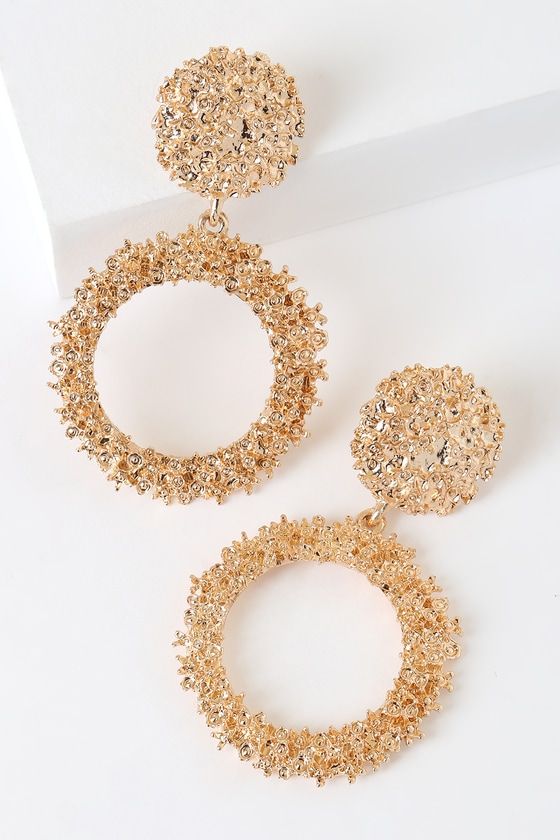 Textured Gold Earrings - Circle Earrings - Statement Earrings - Lulus Textured Gold Earrings, Luxury Gifts For Women, Earrings Circle, Wedding Bridesmaid Jewelry, Barbie Style, Unique Gifts For Him, Wedding Clothes, Ad Creative, Chic Earrings