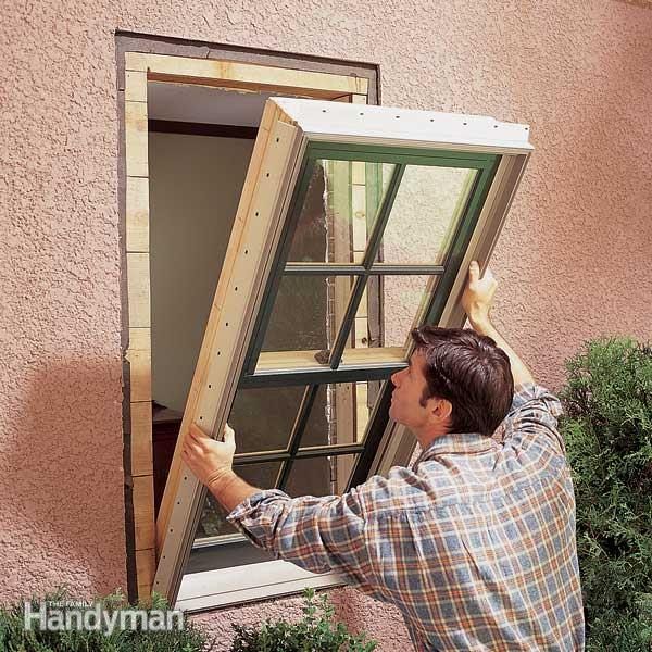 a man that is standing in front of a window with the words cerrajeos on it