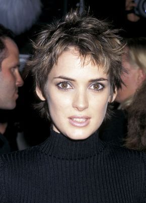 The '90s saw a chic, edgy style of pixie come into focus after Winona Ryder debuted her cool look in 1997. Short Punk Haircuts, Punk Haircut, Spiky Haircut, French Haircut, 90s Grunge Hair, Winona Ryder, Curly Bob Hairstyles, Trending Hairstyles, Popular Hairstyles