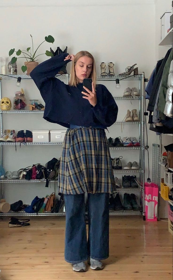 Layering Skirts Over Pants, Dress Over Pants Outfits, Skirt And Pants Combo, Skirt Over Pants Outfits, Skirts Over Pants, Skirt Over Jeans, Dress Over Pants, Layered Mini Skirt, Style Muse