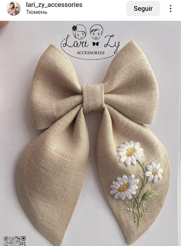 an image of a bow with daisies on the front and back of it's head