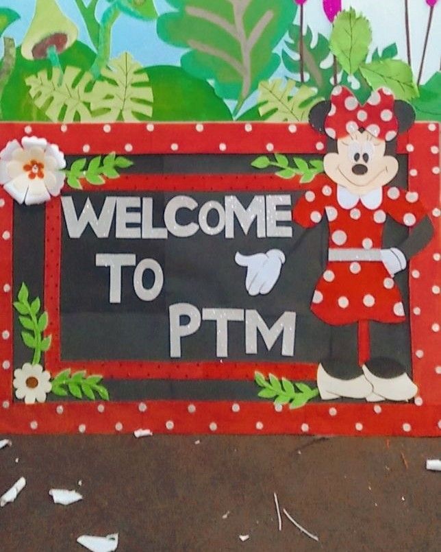 a welcome sign with minnie mouse painted on it