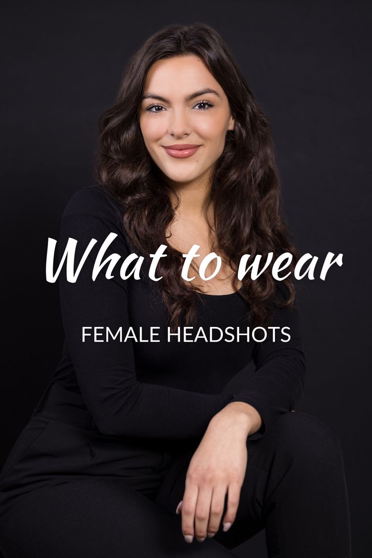 a woman sitting on top of a chair with the words what to wear female headshots