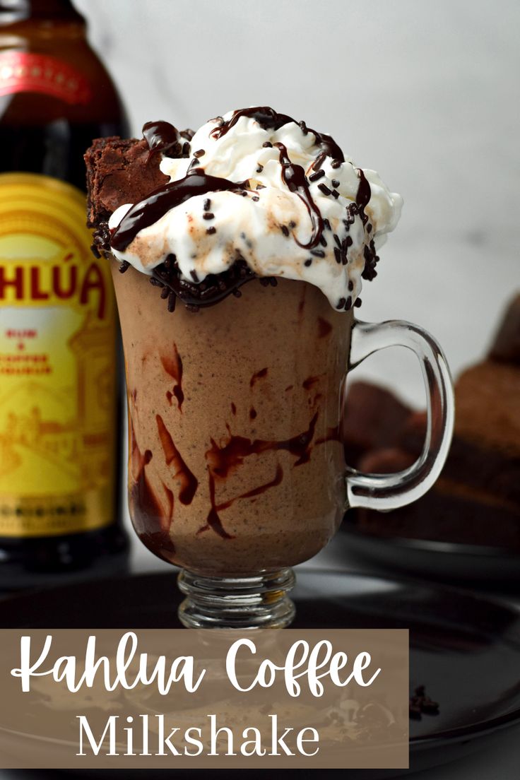 Kahlua coffee milkshake Kahlua Milkshake, Boozy Milkshake Recipes, Ice Cream Brownie, Kahlua Drinks, Kahlua Coffee, Boozy Baking, Kahlua Recipes, Coffee Brownies, Boozy Milkshake