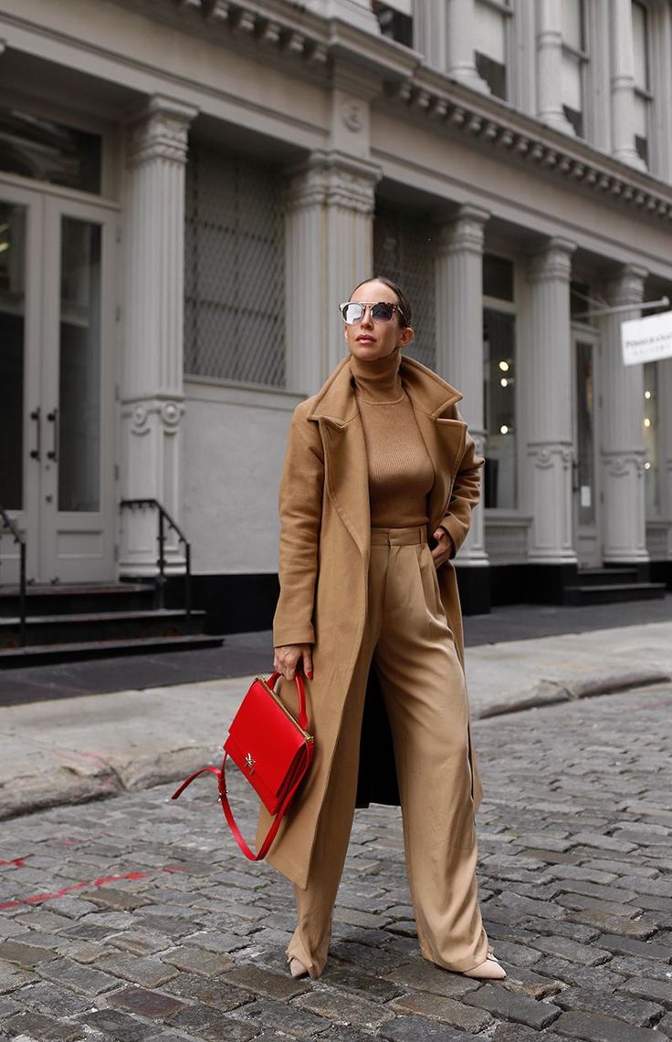 Red And Camel Outfit, Red Purse Outfit, Red Bag Outfit, Camel Outfit, Brooklyn Blonde, Camel Coat Outfit, Modern Womens Fashion, Beige Outfit, Monochrome Outfit