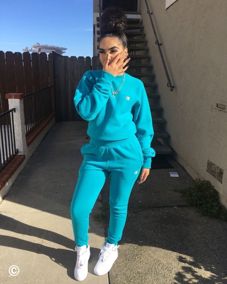 pintrest//babylaaa Sweat Suit, Populaire Outfits, Timberlands, Chill Outfits, Streetwear Fashion Women, Baggy Pants, Cute Swag Outfits, Baddie Outfits Casual, Sporty Outfits