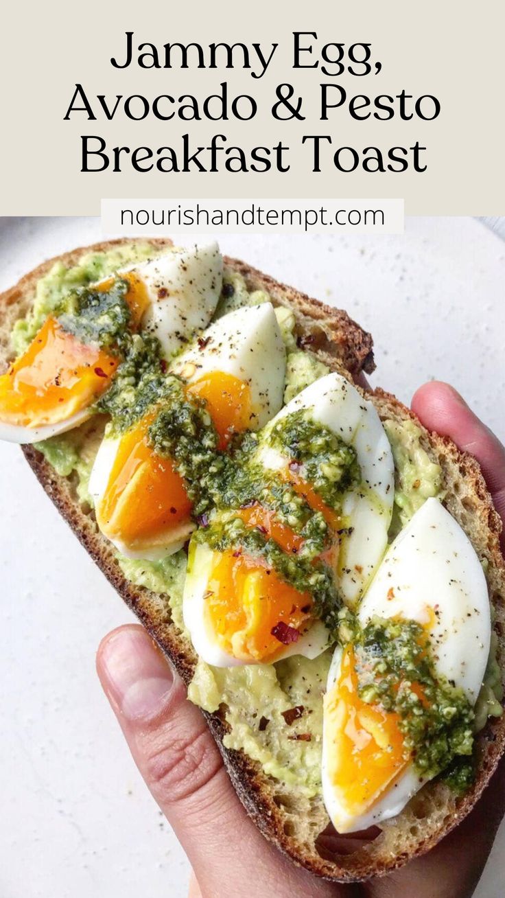 A picture of sourdough toast topped with avocado, egg and as drizzle of pesto. Avocado Toast Recipe Healthy, Pesto Toast, Healthy Breakfast Toast, Toast Recipe Breakfast, Avocado Eggs, Bean Dip Recipes, Food Recipes Healthy, Packed Breakfast, Avocado Toast Recipe