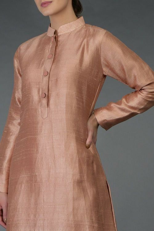 Collar Kurti Design, Silk Outfits, Raw Silk Dress, Georgette Suit, Women Talking, Silk Kurti Designs, Kurti Embroidery, Kurta Cotton, Dress Designing