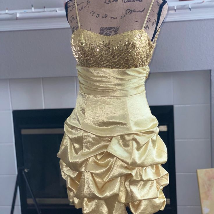 Adorable Gold Dress With Sequin Design! Only Worn Once But Looks Brand New. No Stains Or Tears. Zipper Works Fine, It Doesn’t Zip All The Way Up In Pic Because It’s Smaller Than Mannequin. Feel Free To Send Offers! Fitted Yellow Dress For Homecoming, Yellow Fitted Dress For Homecoming, Fitted Yellow Homecoming Dress, White And Gold Dress Short, Formal Gold Dress, Gold Backless Dress, White Dress With Gold, Gold Dress Short, Backless Dress Short