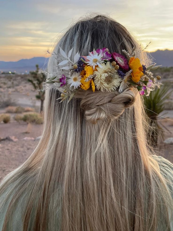 Dried Flower Hair Comb for Brides Boho Style Dried Floral | Etsy Brasil Dried Flower Hair Comb, Grad Hairstyles, Flowers For Hair, Blue Wedding Hair, Bridal Hair Accessories Flower, Bridesmaid Hair Comb, Gold Bridal Hair Comb, Hair Accessories Tiara, Floral Hair Comb