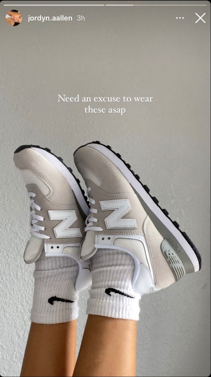 Aesthetic Walking Shoes, Athletic Shoes Aesthetic, New Balance 574 Nimbus Cloud Outfit, New Balance 574 Aesthetic, New Balance Aesthetic Outfit, Newbalance Outfits 574, Gym Shoes Aesthetic, Aesthetic Running Shoes, Newbalance Aesthetic