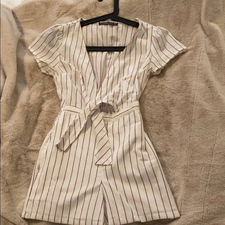 Abercrombie & Fitch Tie Front White/Red Striped Romper . New Without Tags. Size Petite Xxs White Tie Waist Jumpsuit For Day Out, White Jumpsuit With Tie Waist For Day Out, White V-neck Jumpsuit With Tie Waist, White Cotton V-neck Jumpsuits And Rompers, White Cotton V-neck Jumpsuit, White Fitted Short Sleeve Jumpsuits And Rompers, White Fitted Short Sleeve Jumpsuit, Chic White Tops With Tie Waist, Chic White Jumpsuit With Tie Waist